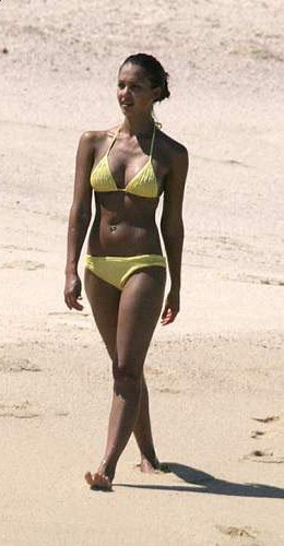 Jessica Alba sur la plage